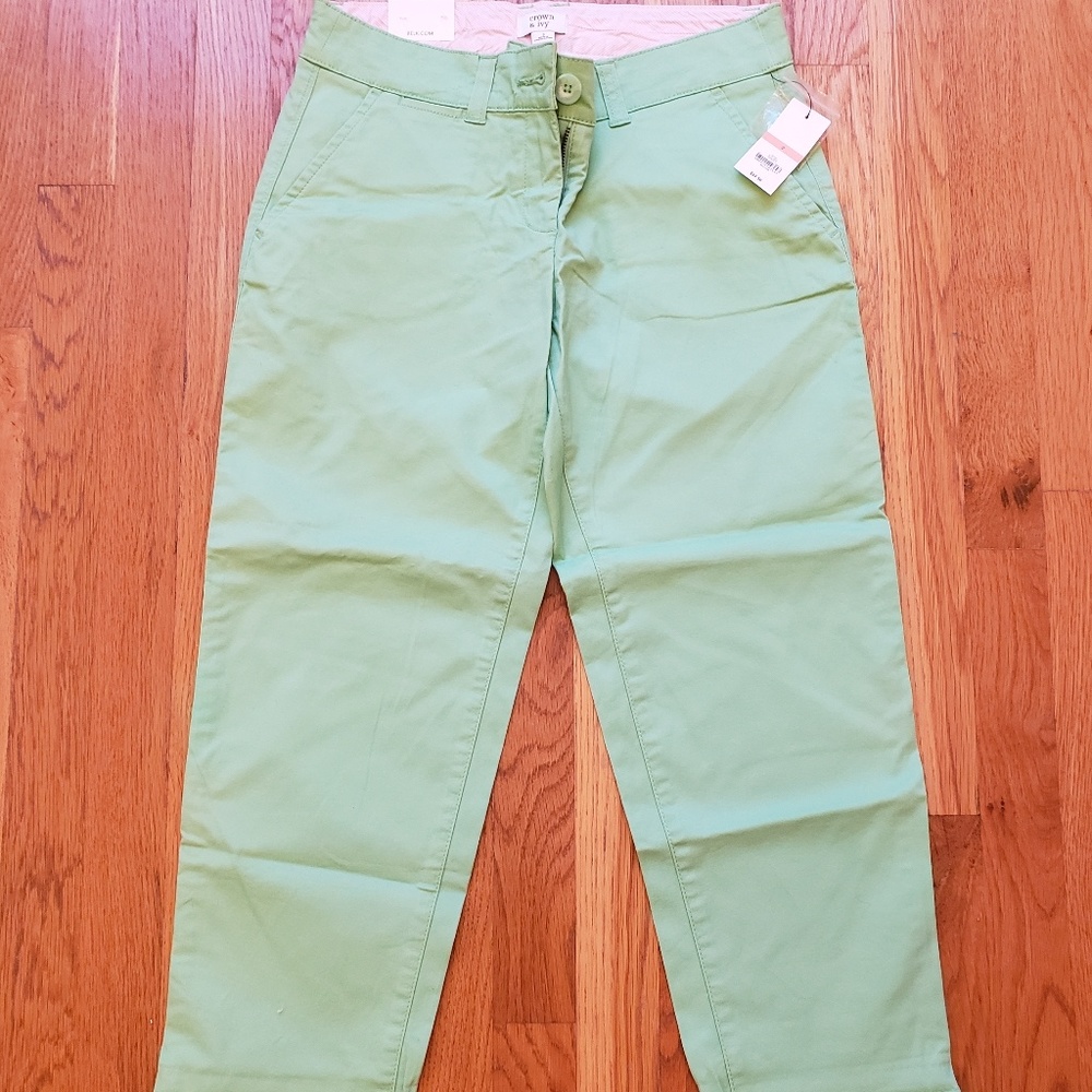 NWT Size 2 Light Green Crown and Ivy Capri Pants